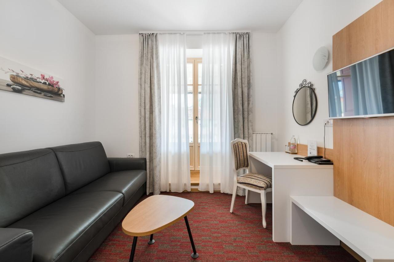 Hotel Dvorec Tolmin Exteriér fotografie