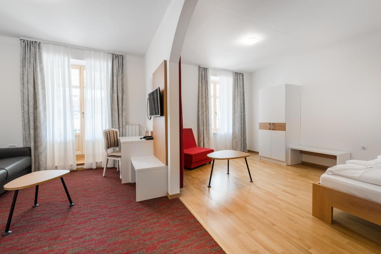 Hotel Dvorec Tolmin Exteriér fotografie
